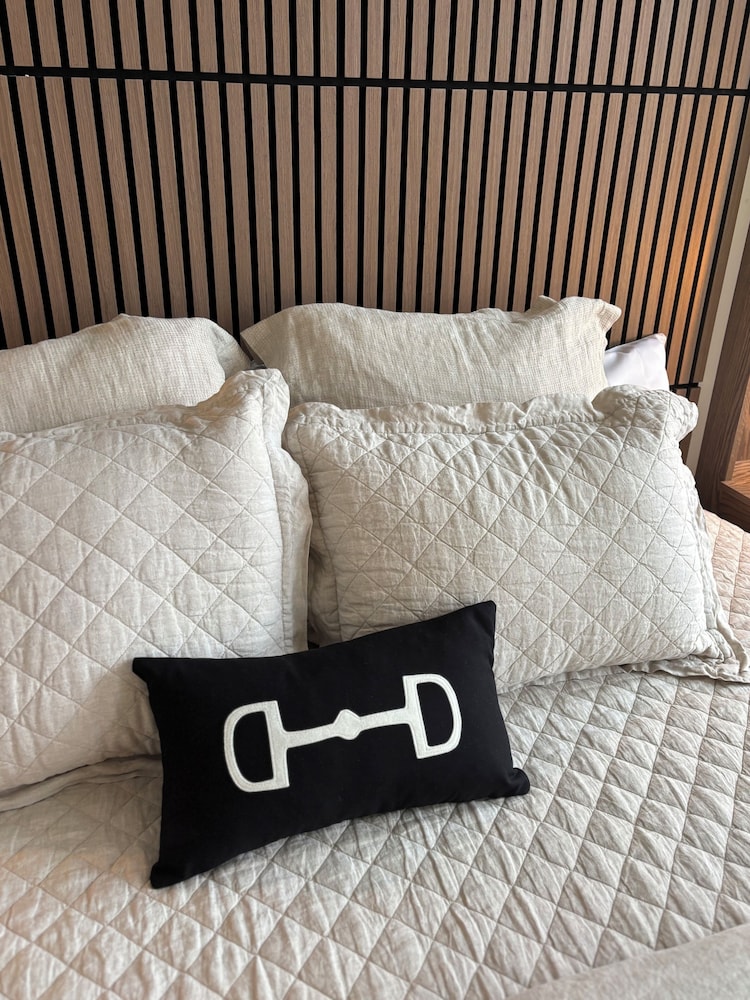 Hotel Thoroughbred