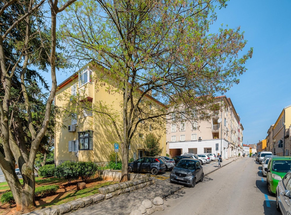 Pretty Apartment Near Golf Course