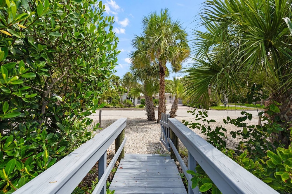 Dockside Getaway on Avenida