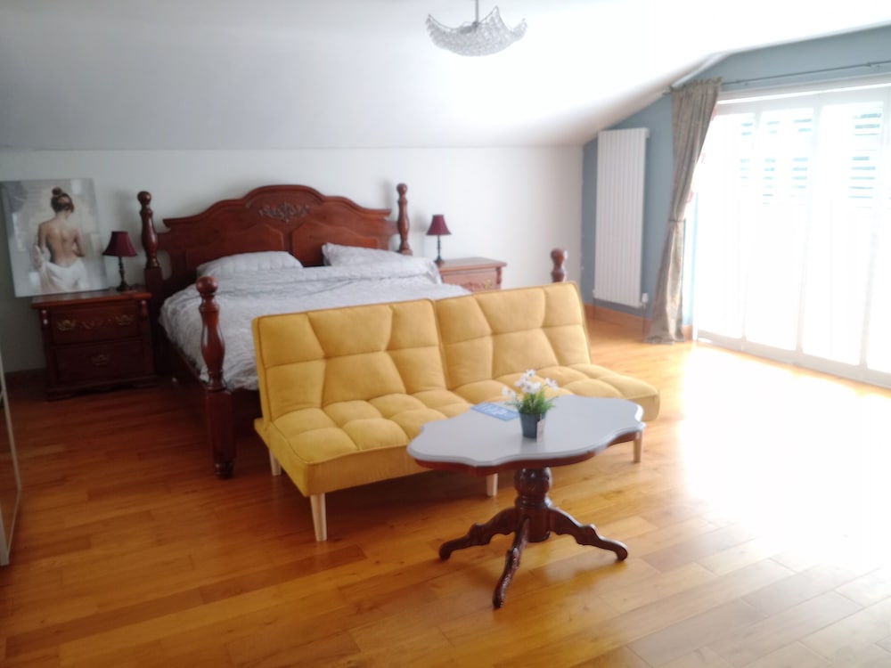 Tranquil Cabin Retreat in Llandovery