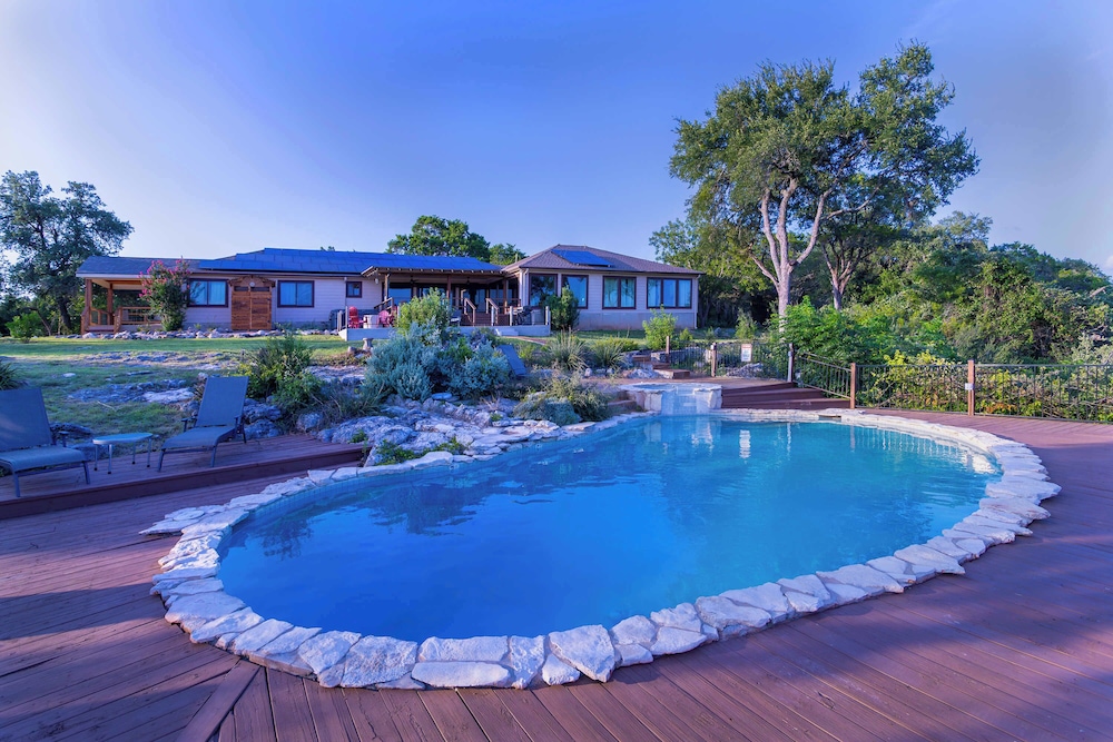 Valley View Retreat for 10