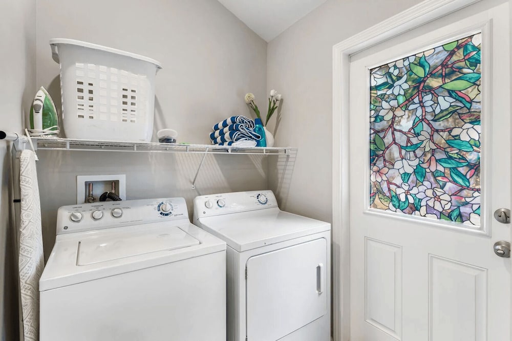 Ocean Oasis by Avantstay Block to Beach West Pcb, Pet-friendly