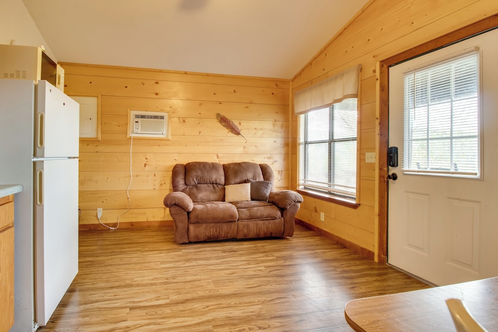 Mtn-view Porch: Arkansas Cabin Near White River