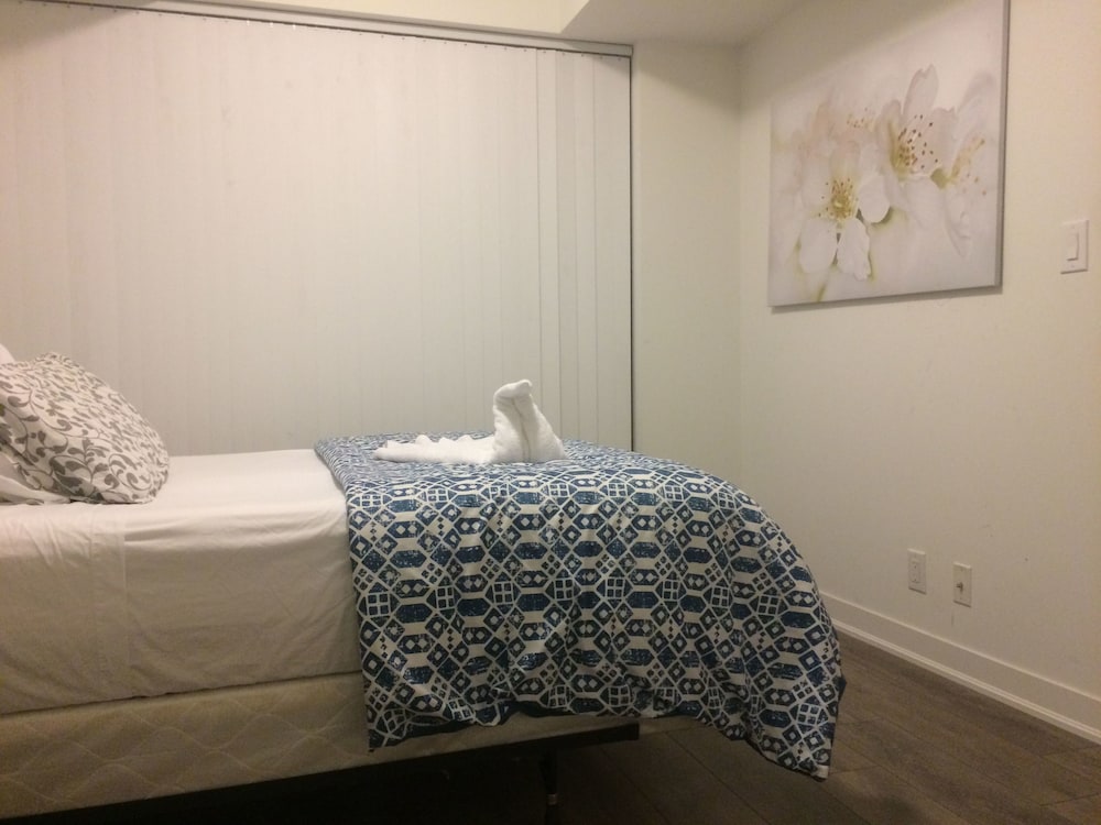 Pelican Suite at Harbour Plaza-4