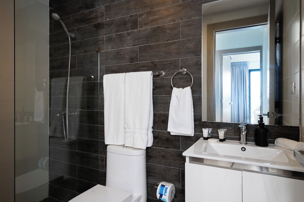 Escape to Santo Domingo 2-bedroom Oasis in the Heart of the City