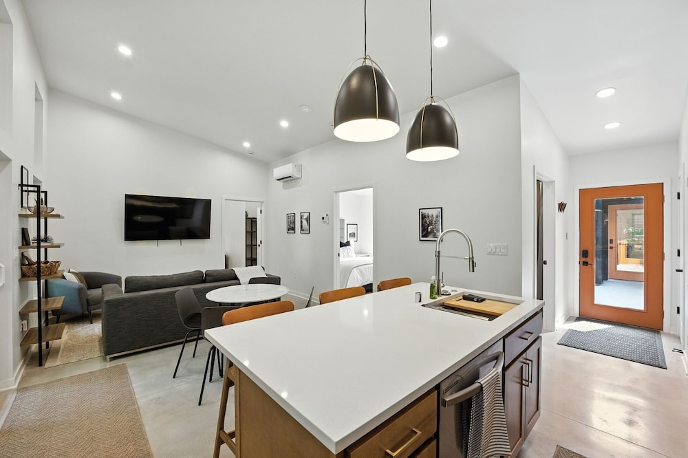 500 House - Unit B 2 Bedroom Townhouse