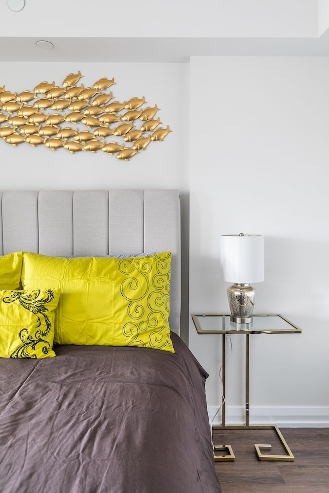 Charming Yorkville Condos photo 3
