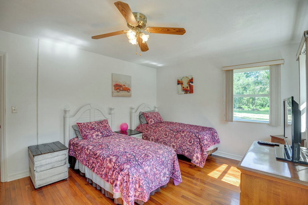 Private 3-acre Retreat w/ Game Room in Bunnell!