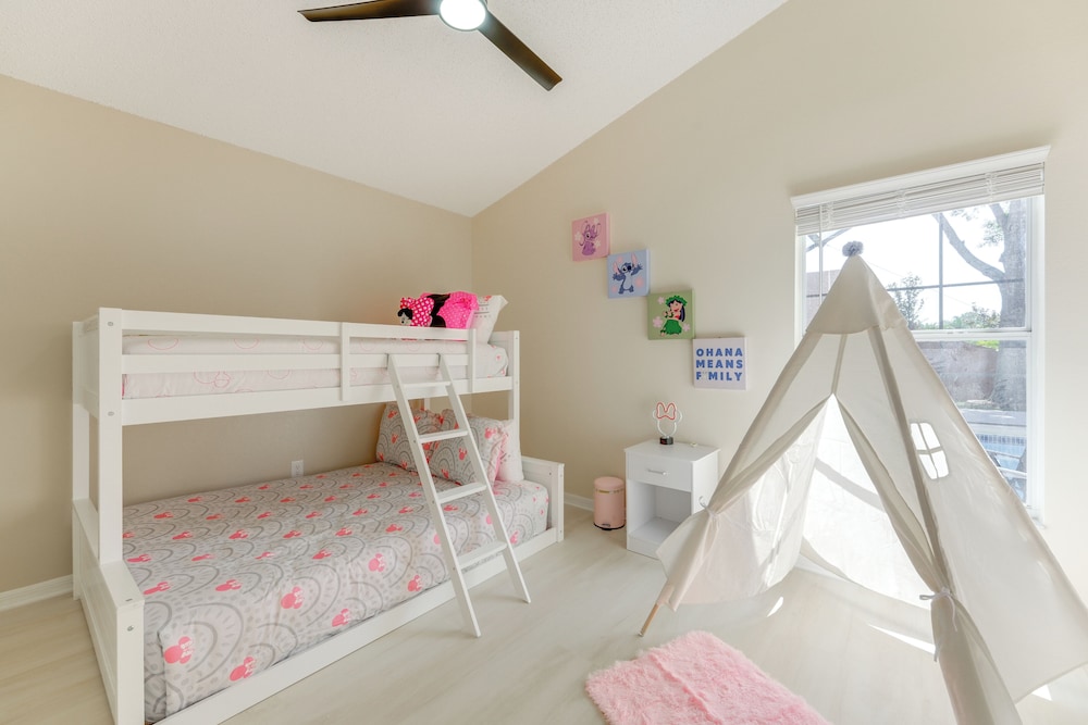 Sunny Skies & Disney Days: Davenport Home w/ Pool!