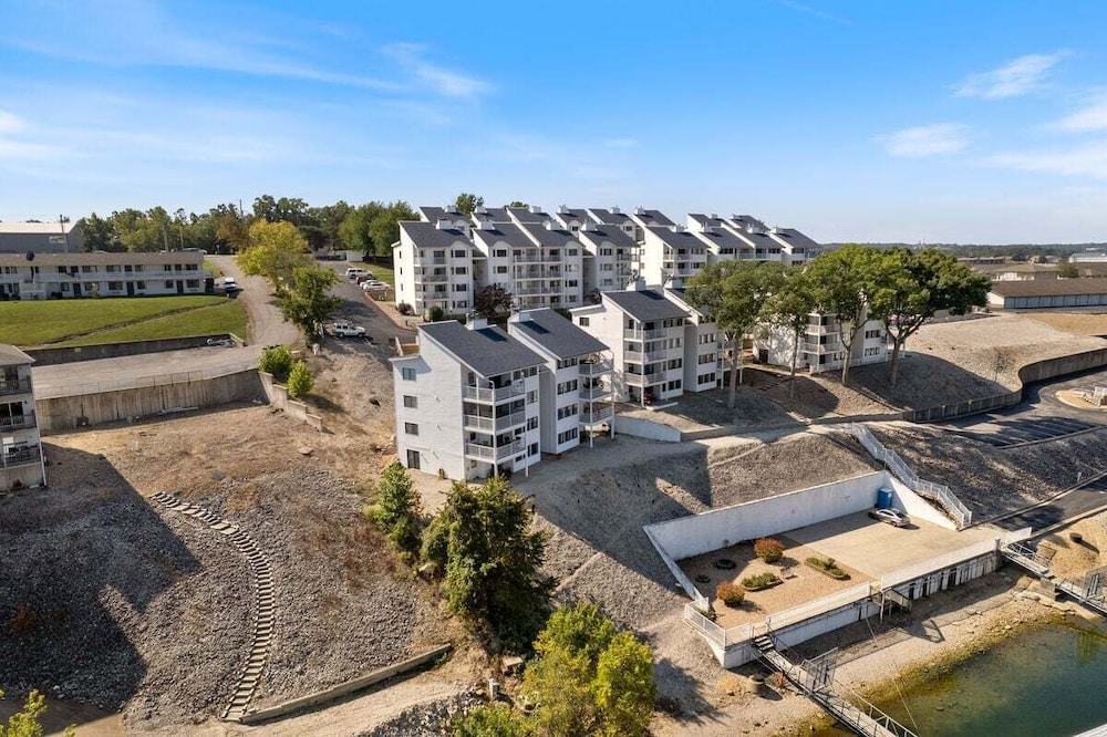 Pet-friendly Condo at Mm-19 w/ Boat Slip & Lake Views