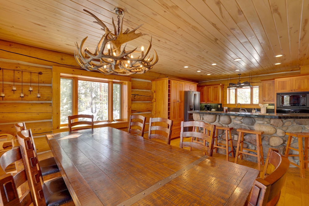 Fraser Chalet w/ Hot Tub & Mountain Views
