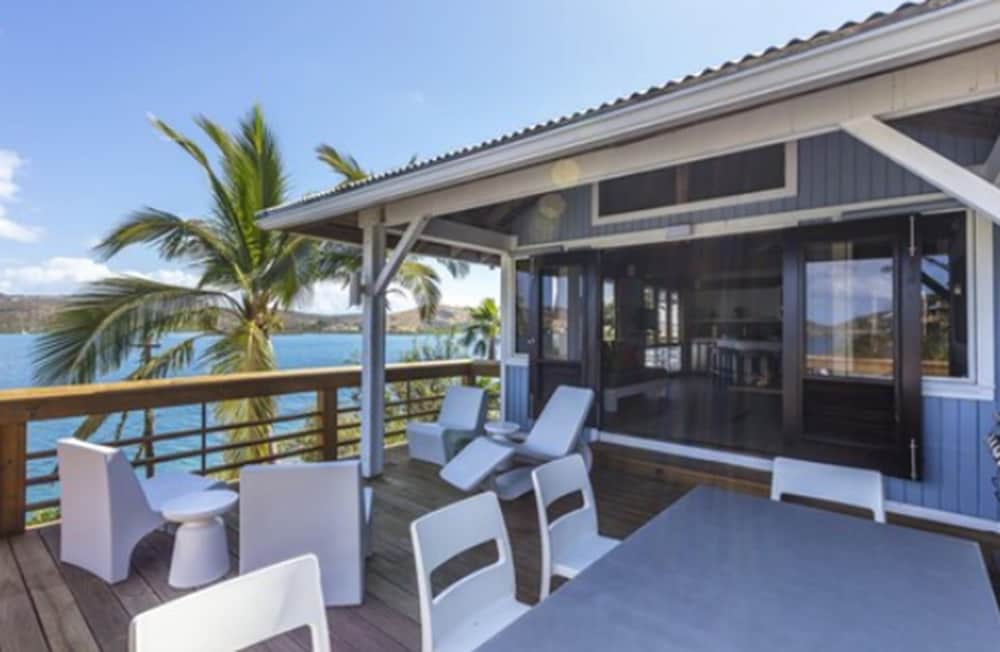Oceania Villas