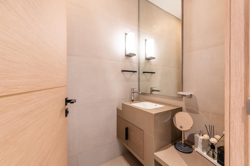 Gorgeous Apt wz Stunning Sea Views in Address JBR