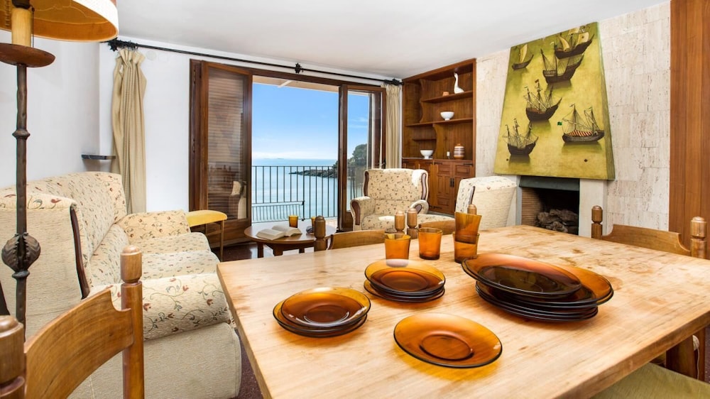 Pruneda in Llafranc With 2 Bedrooms and 1 Bathrooms