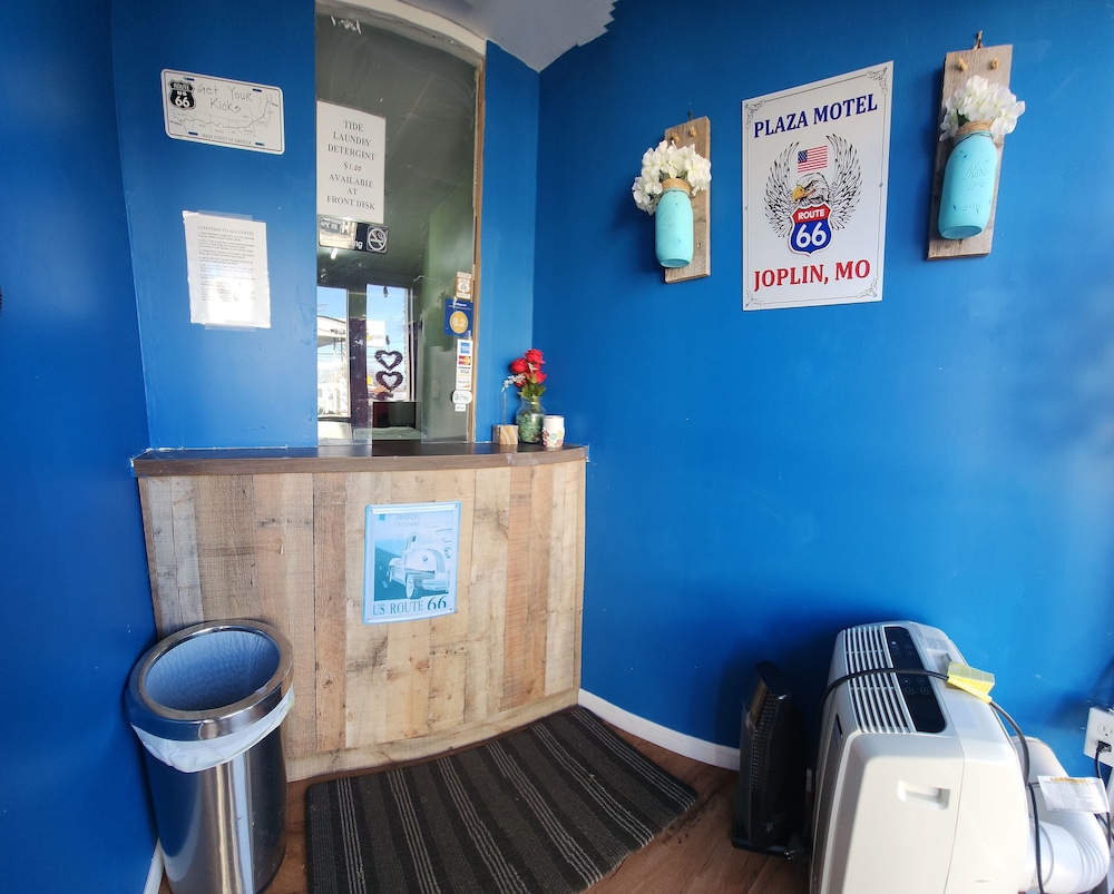 Plaza Motel