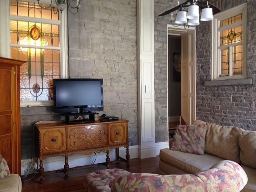 Brockville Vacations - The Noble Suites - Property Image 128