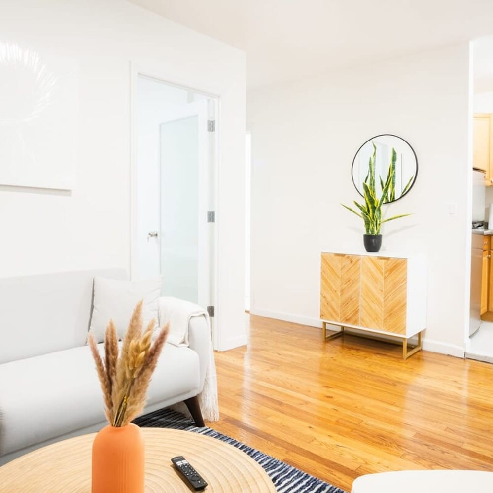 49-3b Newly Renovated 2BR W D Midtown East