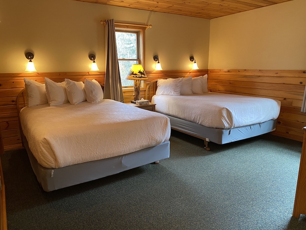 Gunflint Lodge & Outfitters