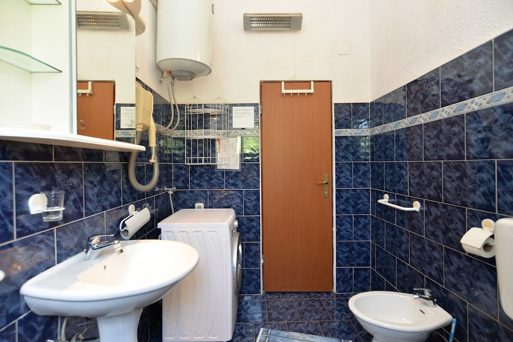 Apartment 498 view 4
