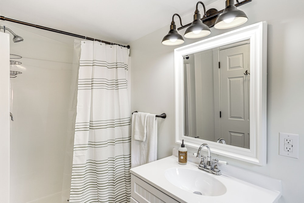 On-site Pond & Creek: Serene Cabin by Caesars Head