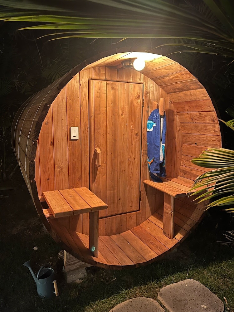 Akule Clubhouse: Awa 1 Bedroom Apt by the Beach 1 Condo by RedAwning