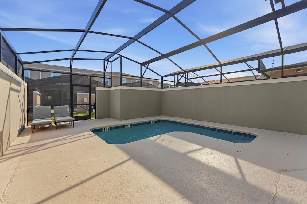 Chic 4BR Disney Retreat With Pool Mickey Rooms