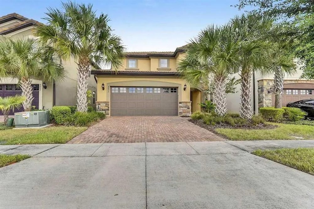 Gorgeous 5Bd w Private Pool Windsor Westside 8893