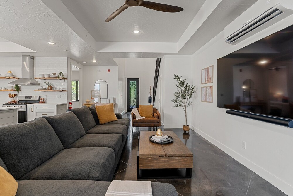 Desert Jewel With Private Gym And Pool 4 Bedroom Townhouse