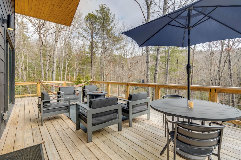 Hot Tub + Fire Pit: Modern North Carolina Retreat