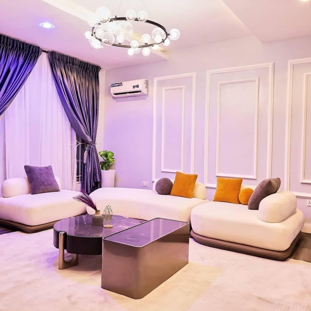 Purple Lavender Court Apartment