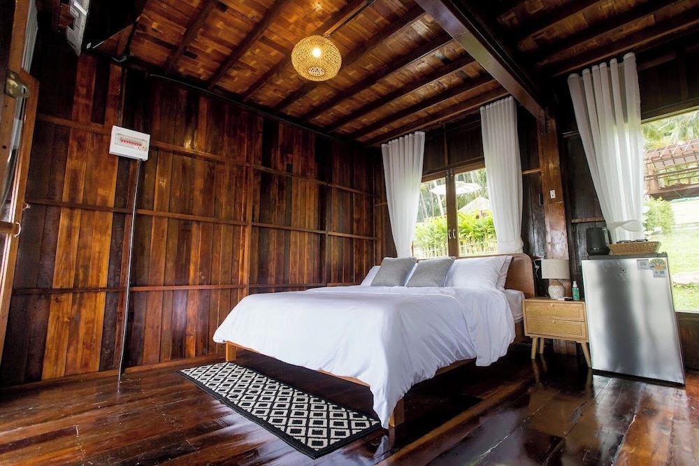 Baan Lhong View Lay