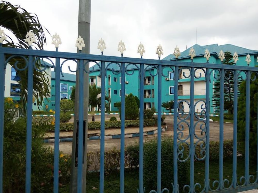 Heroes Luxury Apartments and Suites