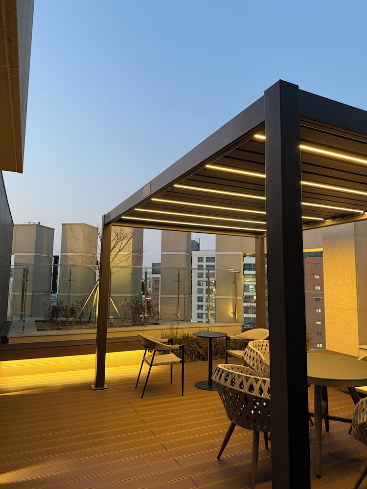 Caelum Black Gangnam Luxury Apt