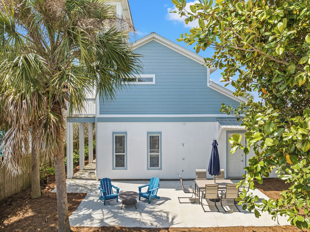 Beach House Spacious 4BR Retreat With Gulf Views & Observation Deck!
