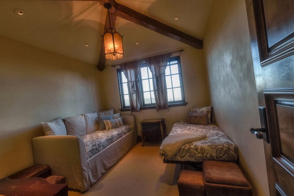 Lx1: Chateau D' Renaitre - Carmel-by-the-sea Luxury Villa: - Property Image 9