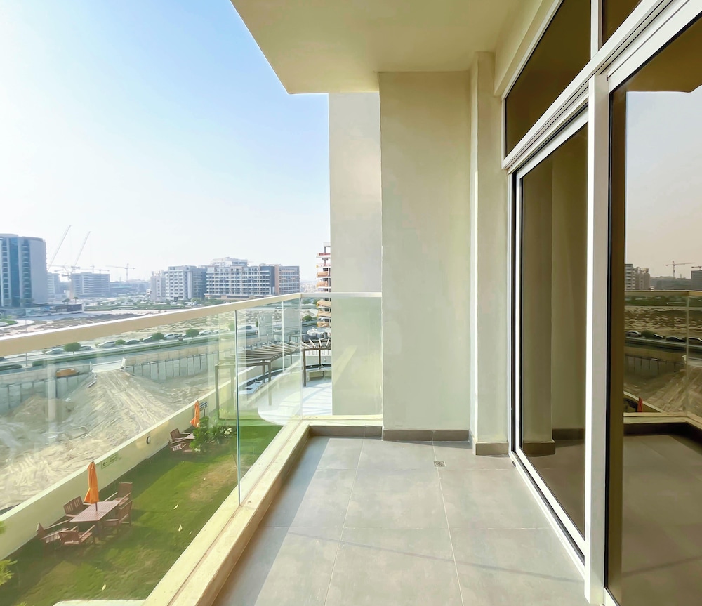 Jewelz Luxury 2BR Balcony, Pool & Garden Views