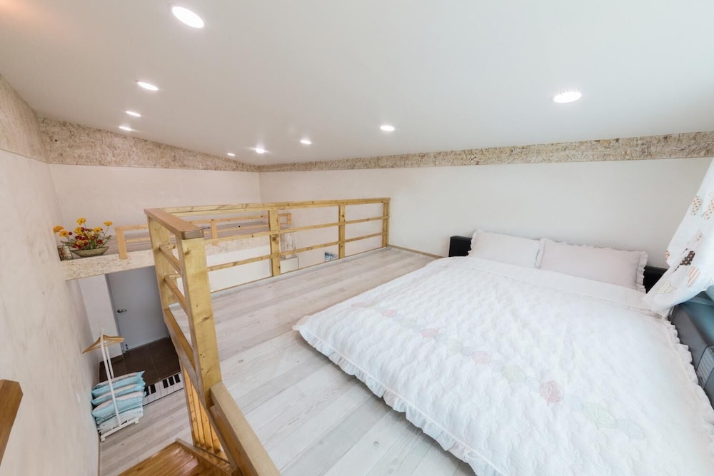 Yeosu Dolsanmaru Pension