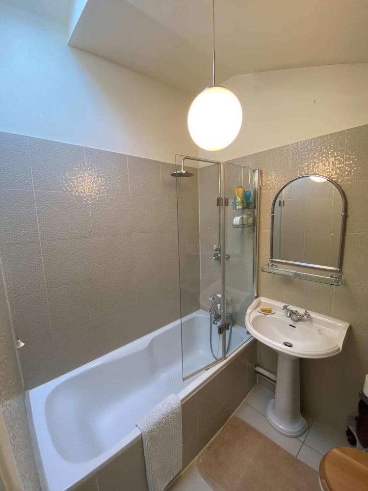 Beautifully Curated 2BD Flat Tyburnia, London!