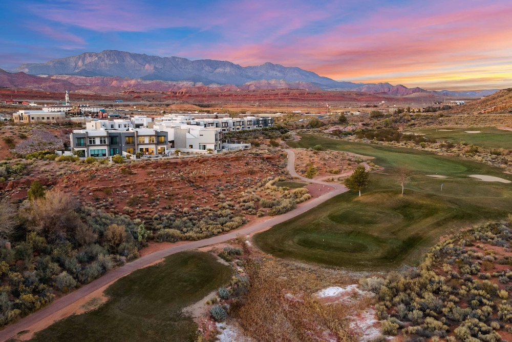 Coral Canyon Entourage by RedAwning view 3