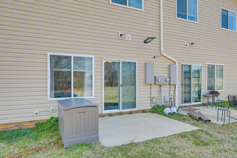 6 Mi to PNC Music Pavilion: Concord Townhome
