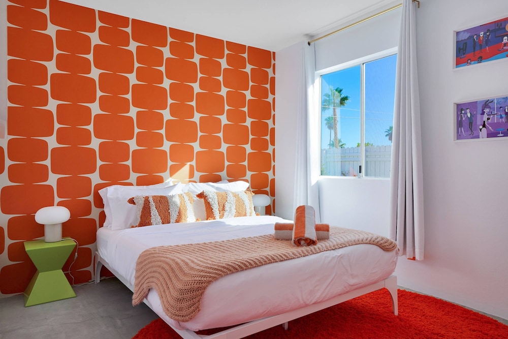 Retro Desert Retreat - Ideal Palm Springs