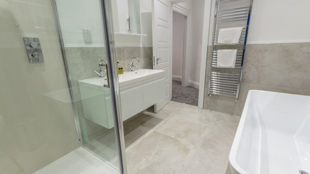 3 Bed- The Regency Suite view 4