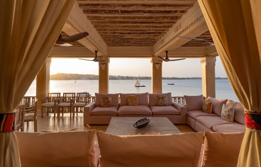 Amani House 5 Bedrooms Sleeps 10