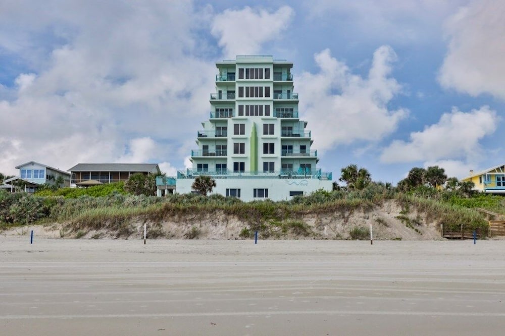 Oceanfront Condo With Beautiful Views 2 Bedroom Condo