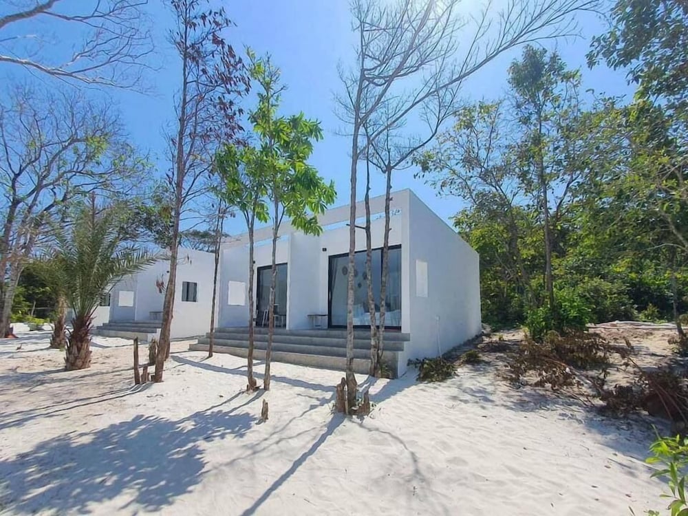 Luna Resort Koh Rong view 5