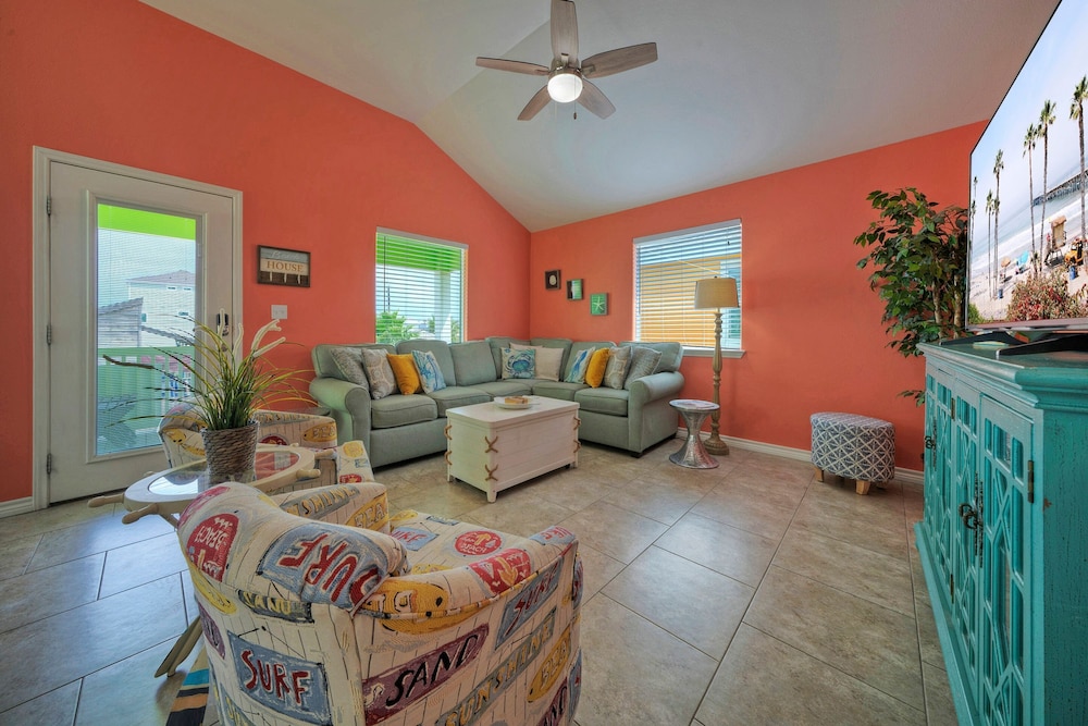 Laid Back Lime by Avantstay Near Beach w Pool Complimentary Pool Warmer