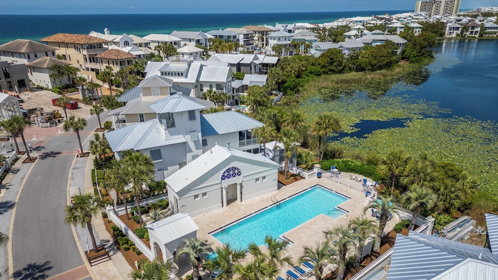 Lakefront Haven in Carillon Beach