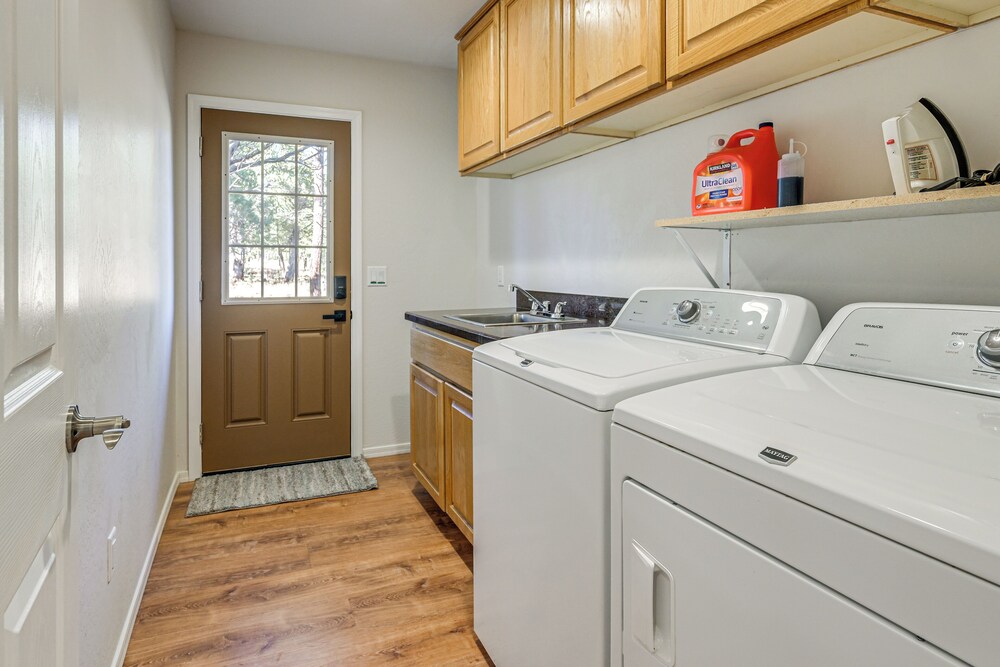 Pet-friendly Blue Ridge Cabin: Wraparound Deck!