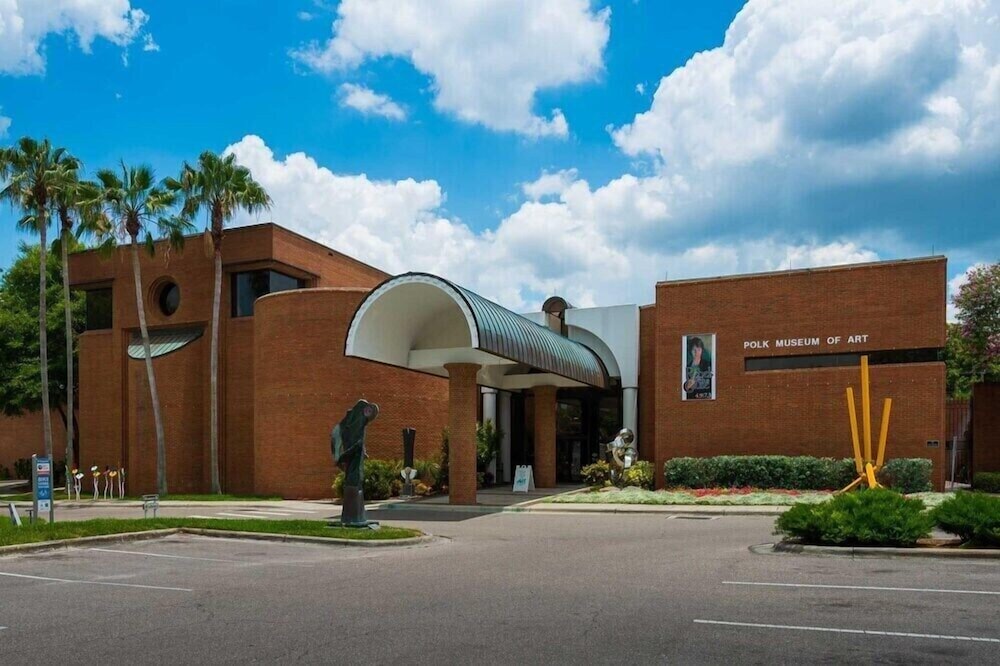Comfortable Room Rentals Outlets & Kingsky Academy