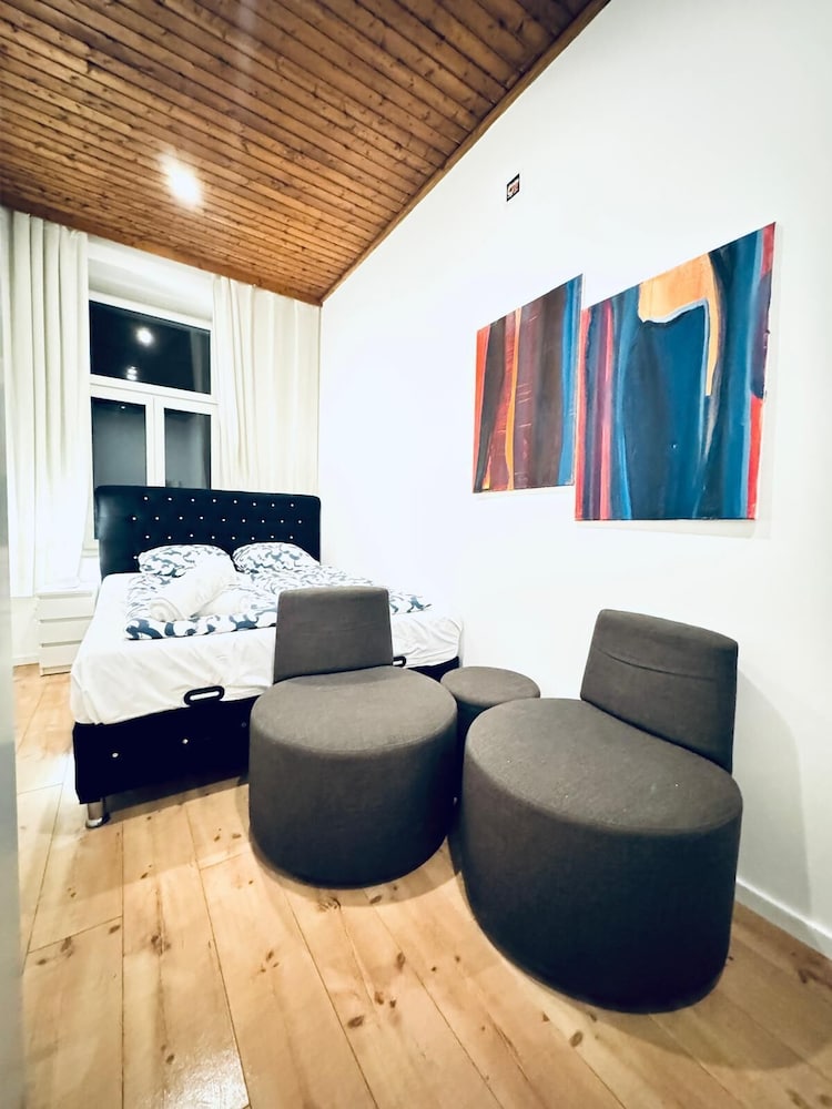 Elegant Five Bedroom Residence Alterlaa